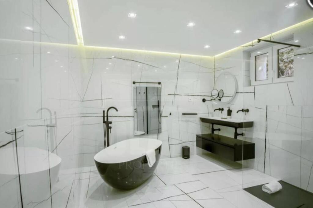 Villa Jaliel 250 M2 - 12 Pers. Plein Coeur De *